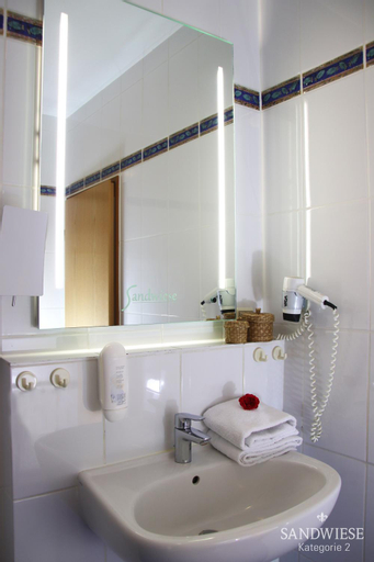 Bedroom 3, Weingut Sandwiese Winzerhotel, Worms