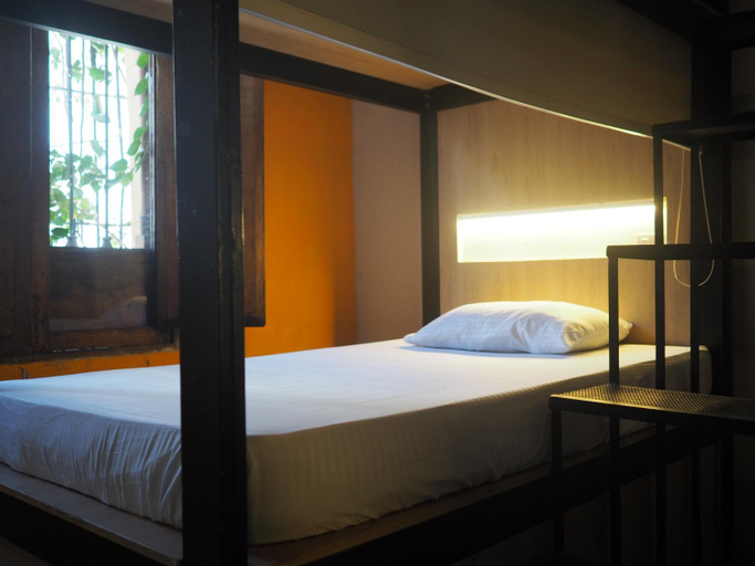 Others 2, Baboon Hostel, Santa Marta (Dist. Esp.)