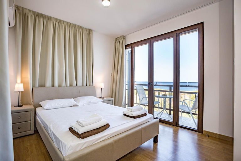 Bedroom 2, Greko Mare Front Line