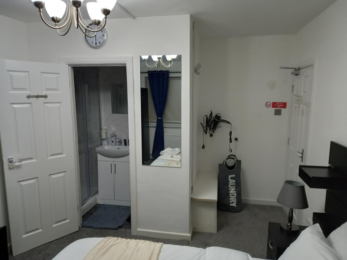 Others 2, Cozzy Accommodation, Manchester