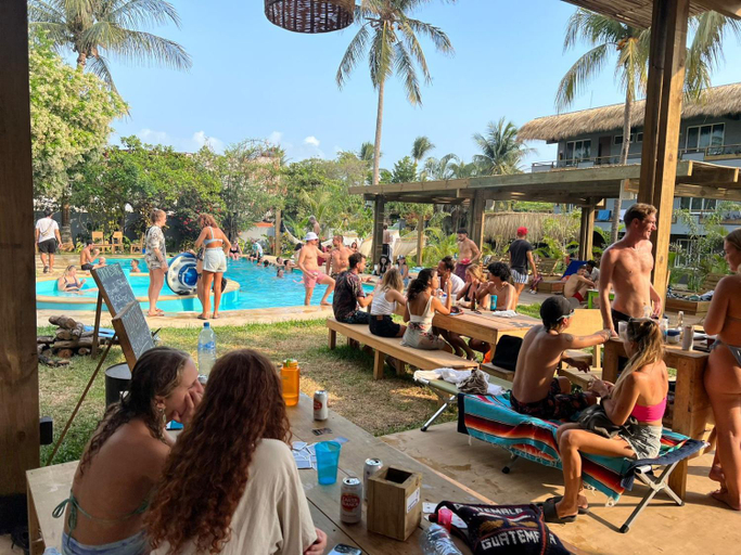 Food & Drinks 4, Straw Hat Surf Hostel & Bar, Dist. Pochutla