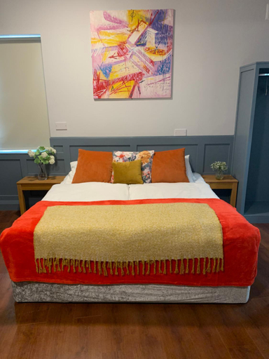 Others 5, Lanigan's Accommodation