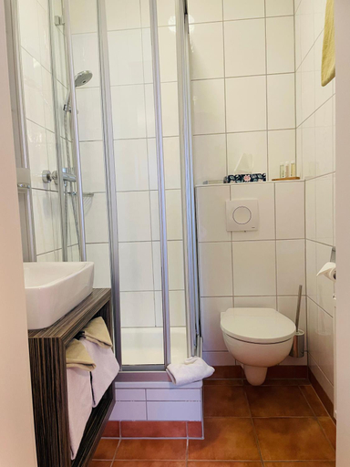 Bathroom 5, Altstadt Hotel Glockenhof, Rheingau-Taunus-Kreis