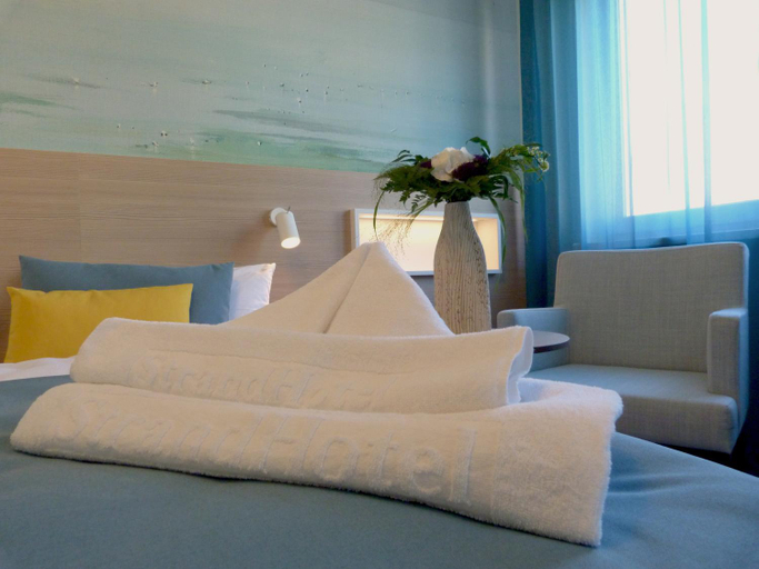 Bedroom 4, Strandhotel Graal-Muritz, Rostock