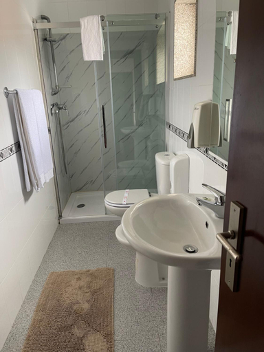 Bathroom 11