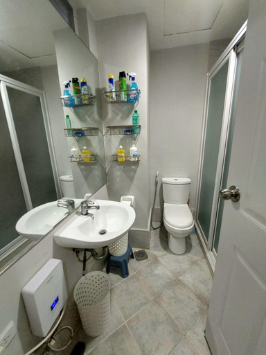 Bathroom 5, ANIA CONDO STAY, Lapu-Lapu City