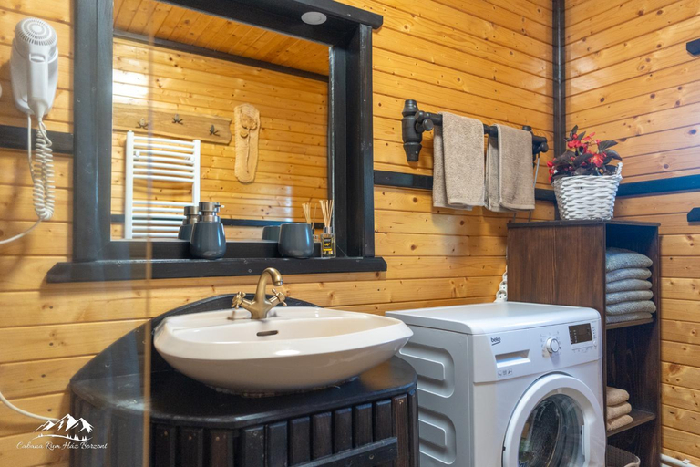 Bathroom 2, Rum Haz, Joseni