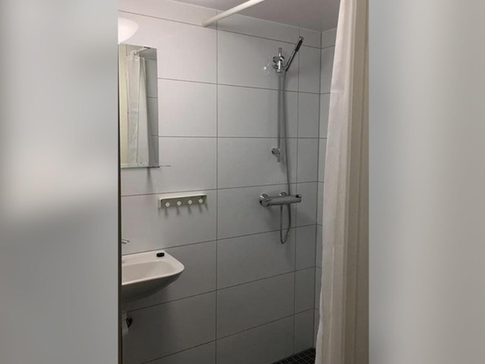 Bathroom 3, Vestby Park, Ås