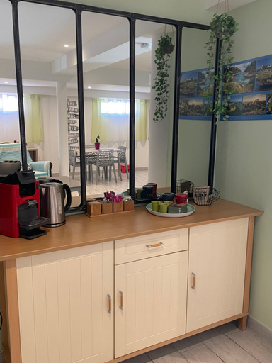 Others 4, Appartement de 45 m2 en rez-de-villa avec jardin, Var