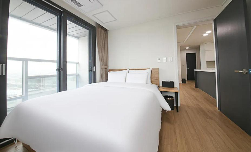 Bedroom 2, Orange County Byeongjeom Station, Hwaseong