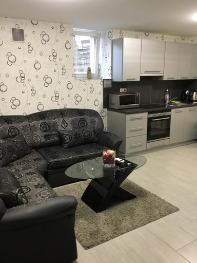 Others 5, Varkerulet Apartman, Sárvár