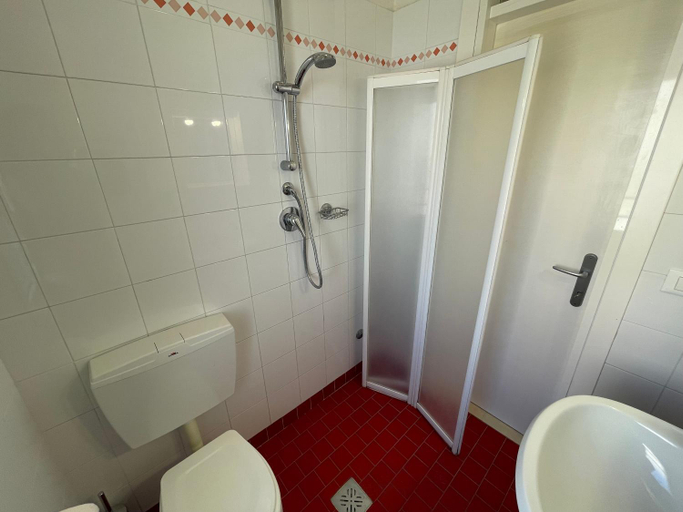Shower 5, RESIDENCE PACE - Agenzia Cocal, Venezia