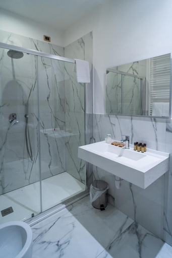 Bathroom 14