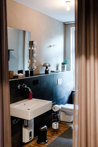 Bathroom 28