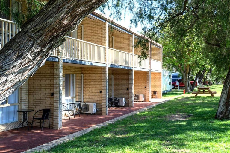 Exterior 11