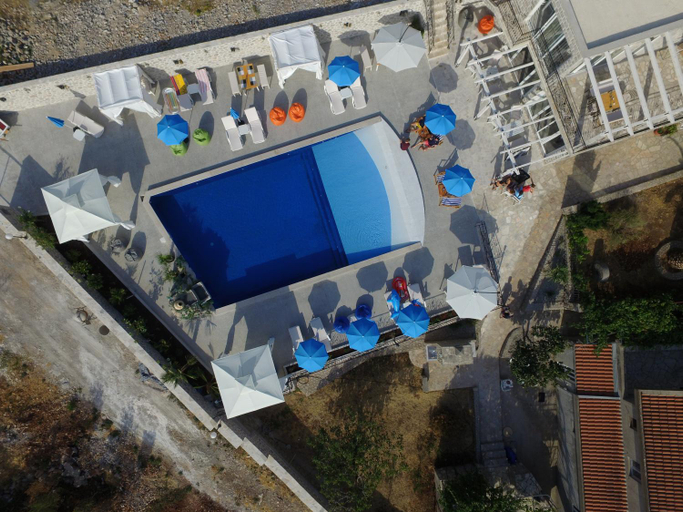 Others 4, Lustica Apartments