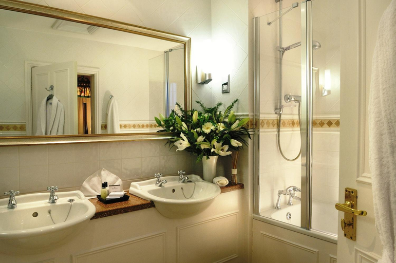 Bathroom 4, The Bear Hotel, Wiltshire