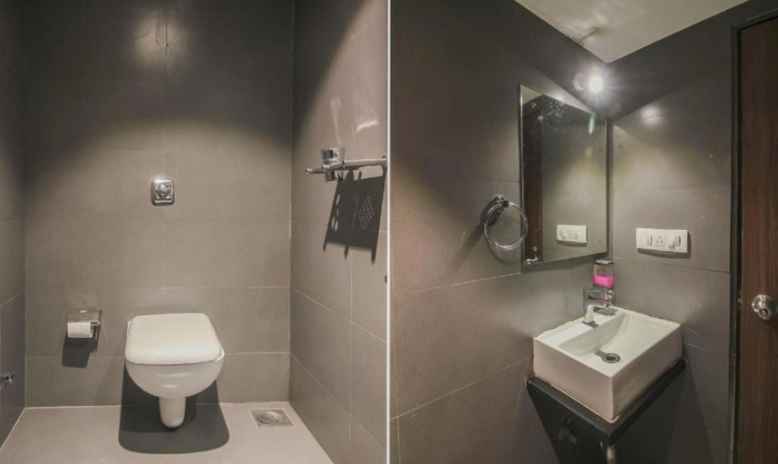 Bathroom 3, hotel deluxe residency, Mumbai Suburban