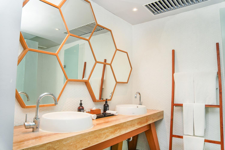 Bathroom 15