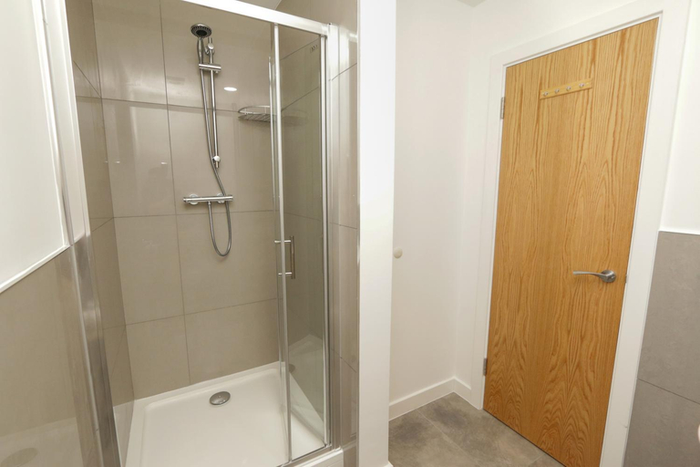 Bathroom 3, Trafalgar House, Stoke-on-Trent