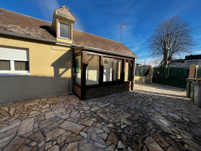 Studios au quartier pavillonnaire rue d Ambert, Loiret