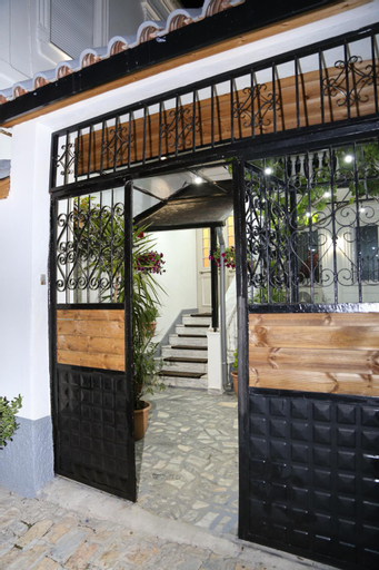 Vila Emre, Korçës