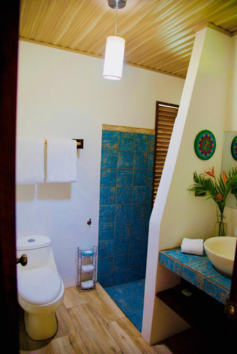 Bathroom, Cabinas D’Val, Osa
