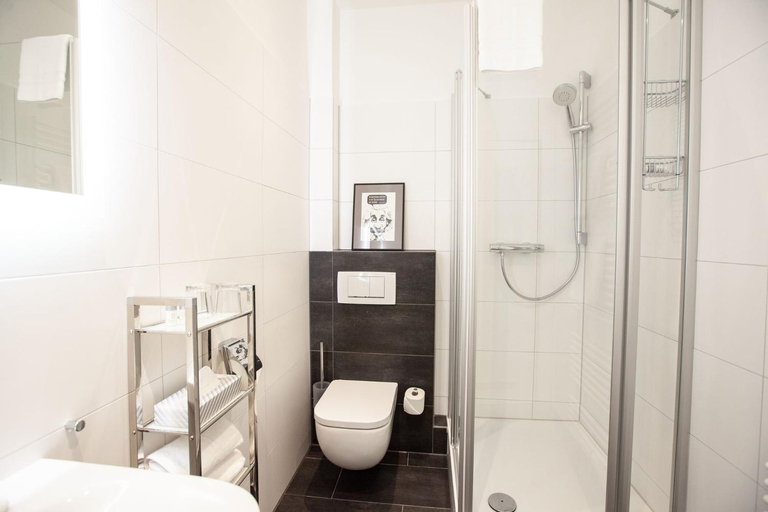 Bathroom 4, Gastehaus freches Perlhuhn, Bremen