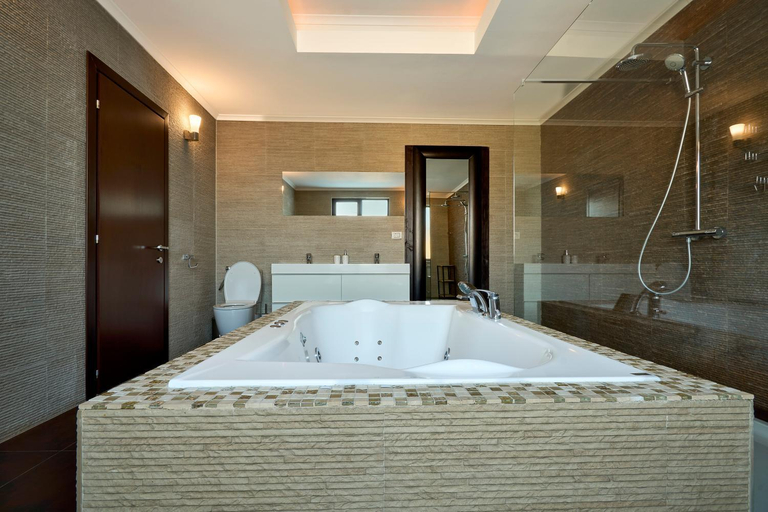 Bathroom 3, Therme Airport Resort, Corbeanca