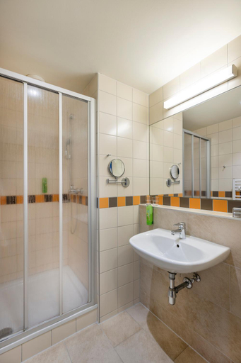 Bathroom 2, JUFA Hotel Spital am Pyhrn, Kirchdorf an der Krems