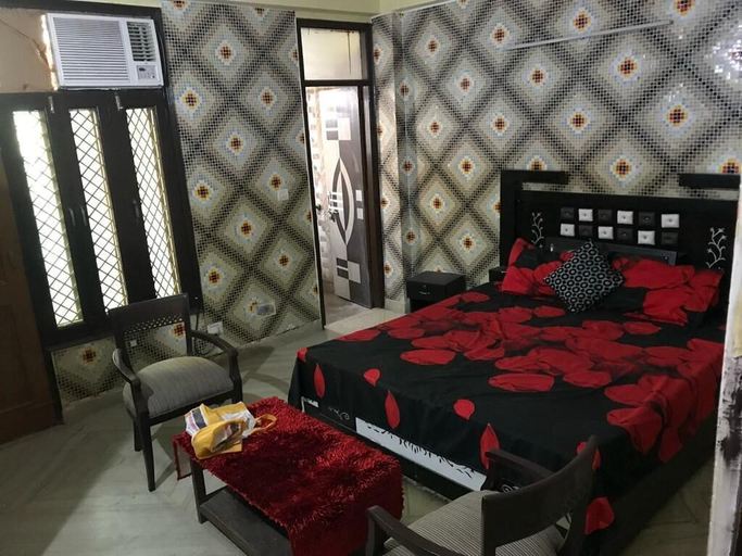 Bedroom, icy white park view, Gautam Buddha Nagar