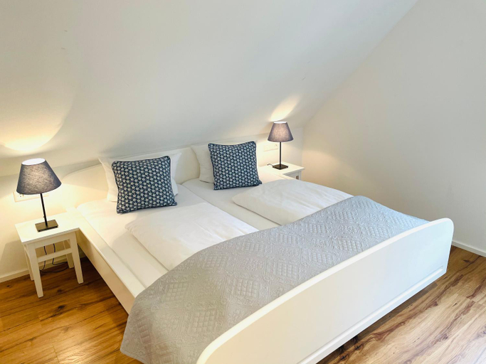 Bedroom 2, Landgasthof Kaiser, Tübingen