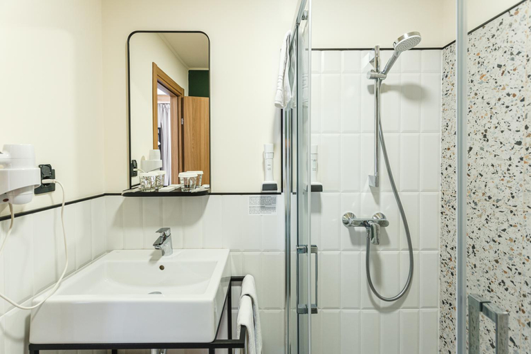 Bathroom 3, Stokker Hotel, Oradea