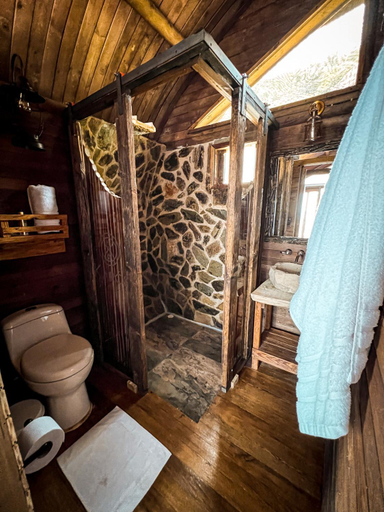 Bathroom 3, Kairos Deluxe, Melgar