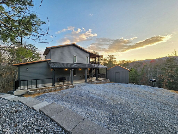 Exterior & Views, A Splashing Good Time, Sevier