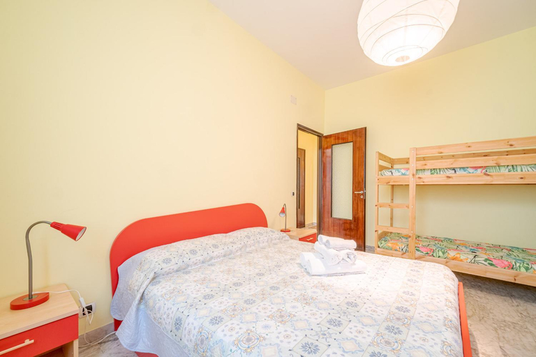 Bedroom 2, FAMILY House, Savona