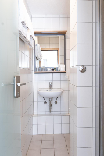 Bathroom 2, Hotel Dortmunder Hof, Würzburg