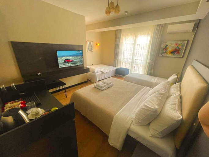 Bedroom 3, Living Rooms