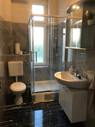 Bathroom 3, M/P, Duisburg