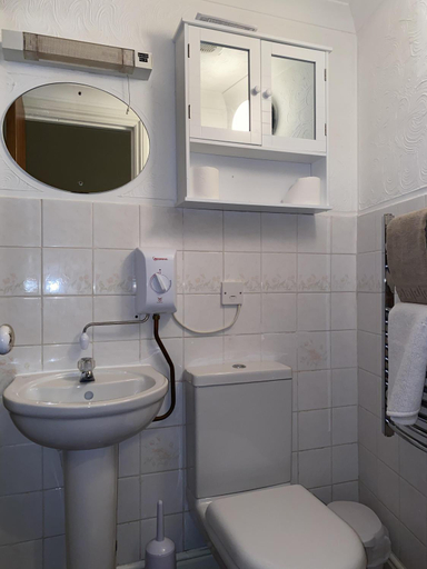 Bathroom 2, Seaford Lodge Apartments, North Somerset
