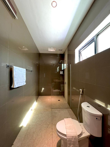 Bathroom 4, Balay Pacifico, Guiuan