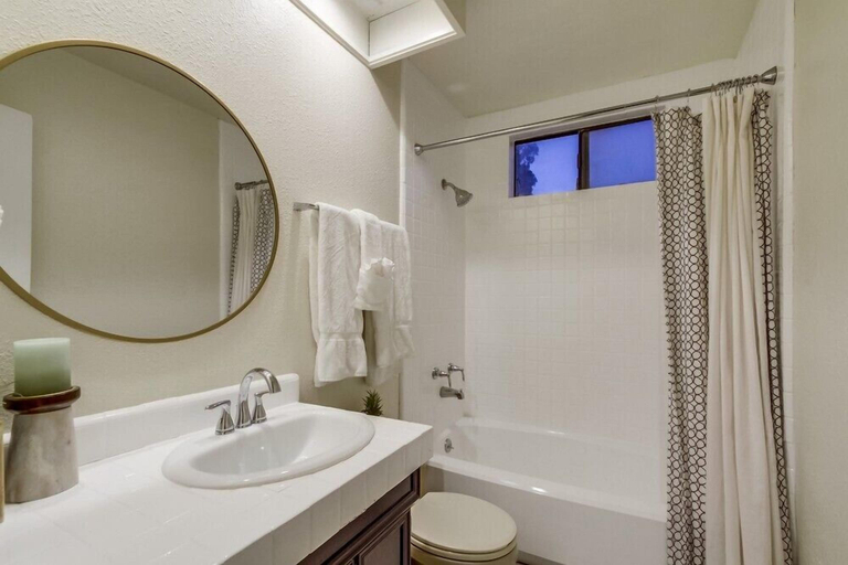 Bathroom, Beryl Bungalow, San Diego