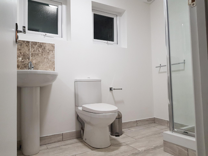 Bathroom 2, Grace Apartments - Living Stone 1, Kent
