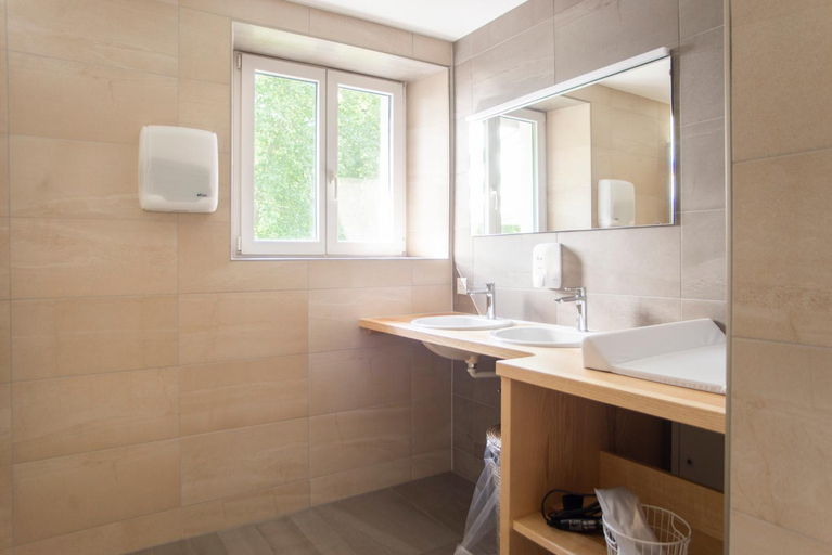 Bathroom 9