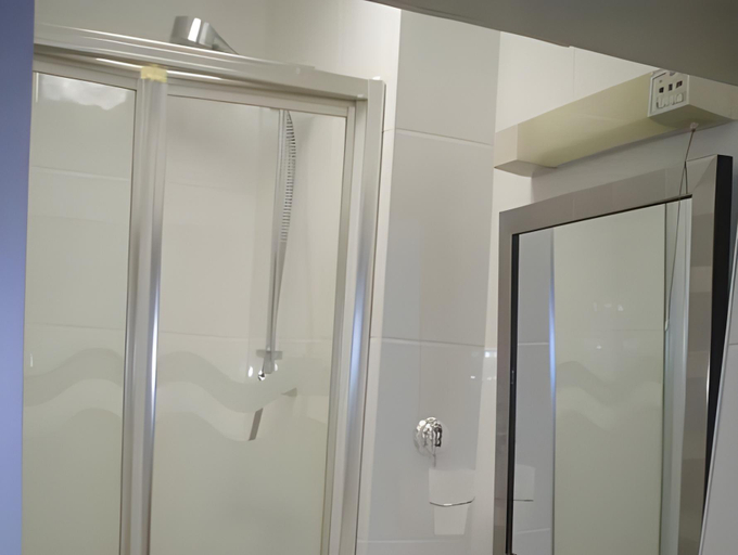 Bathroom 3, White Rose, Cumbria