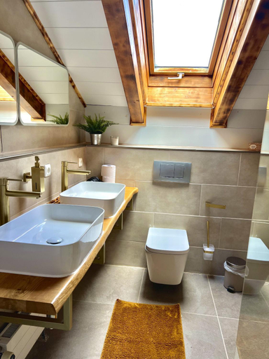 Bathroom 3, Gasthof Königstand, Garmisch-Partenkirchen