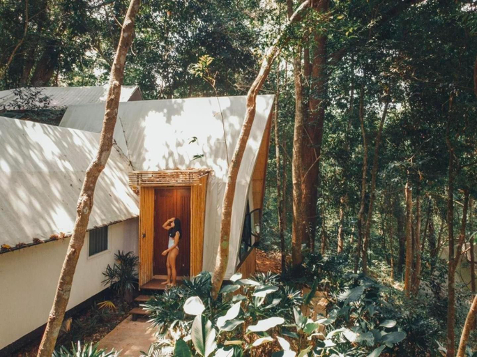 Exterior 8