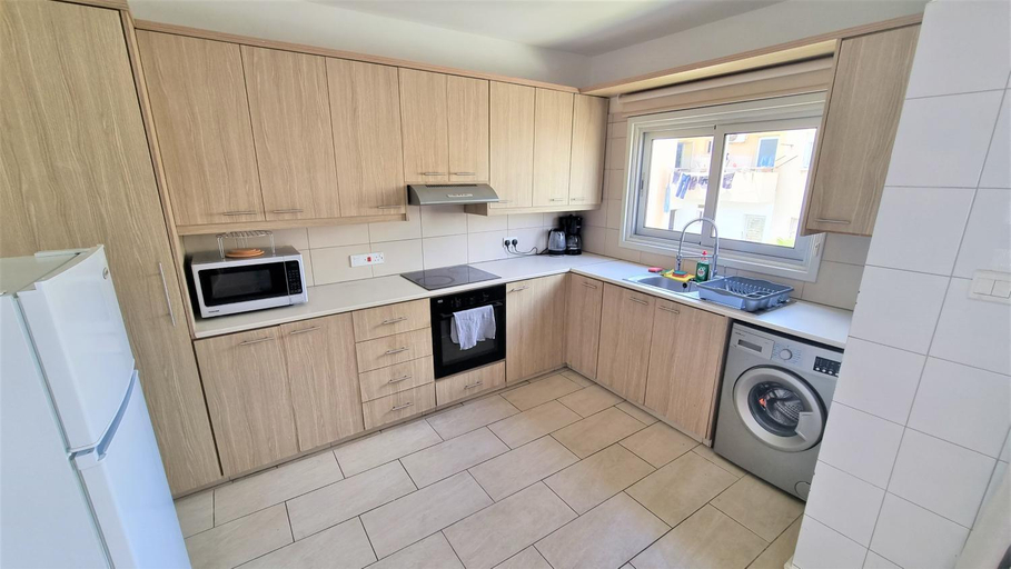 Others 3, Comfy and Exquisite ROOMS in a Shared 3BR Apartment Near Main Harbor, City Center, Larnaca
