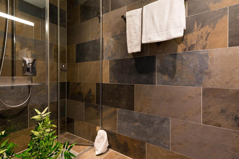 Bathroom 3, Montela Apartment-Hotel & Resort, Visp