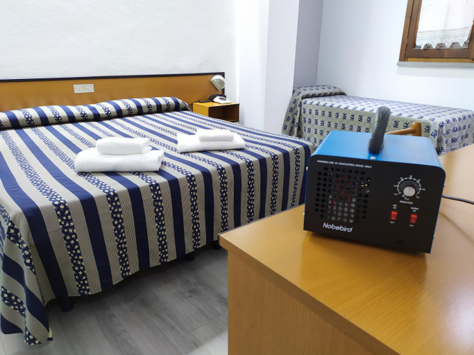 Bedroom 2, Albergo Martini, Terni